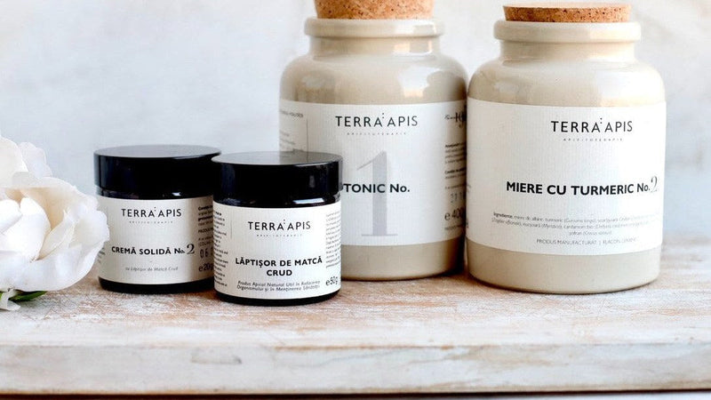 Kit Apiarium femei 50+ cu Tonic No. 1, lăptișor de matcă crud, miere cu turmeric și cremă solidă No. 2 pentru echilibru hormonal și vitalitate